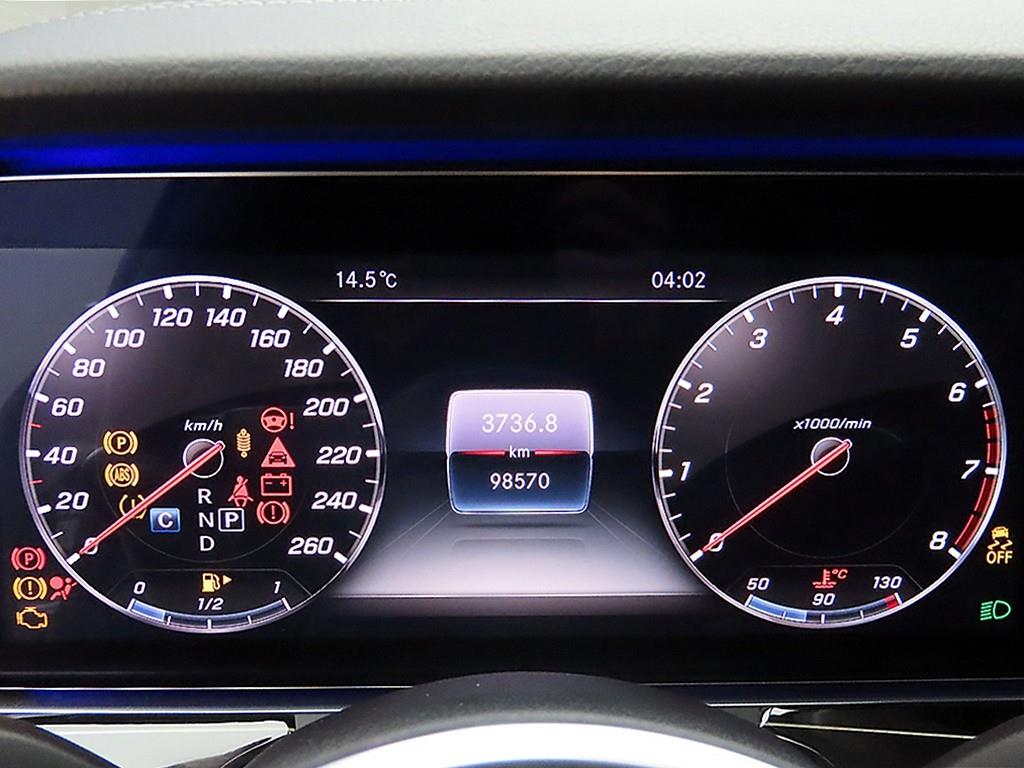 Mercedes Benz E class - Vista 8