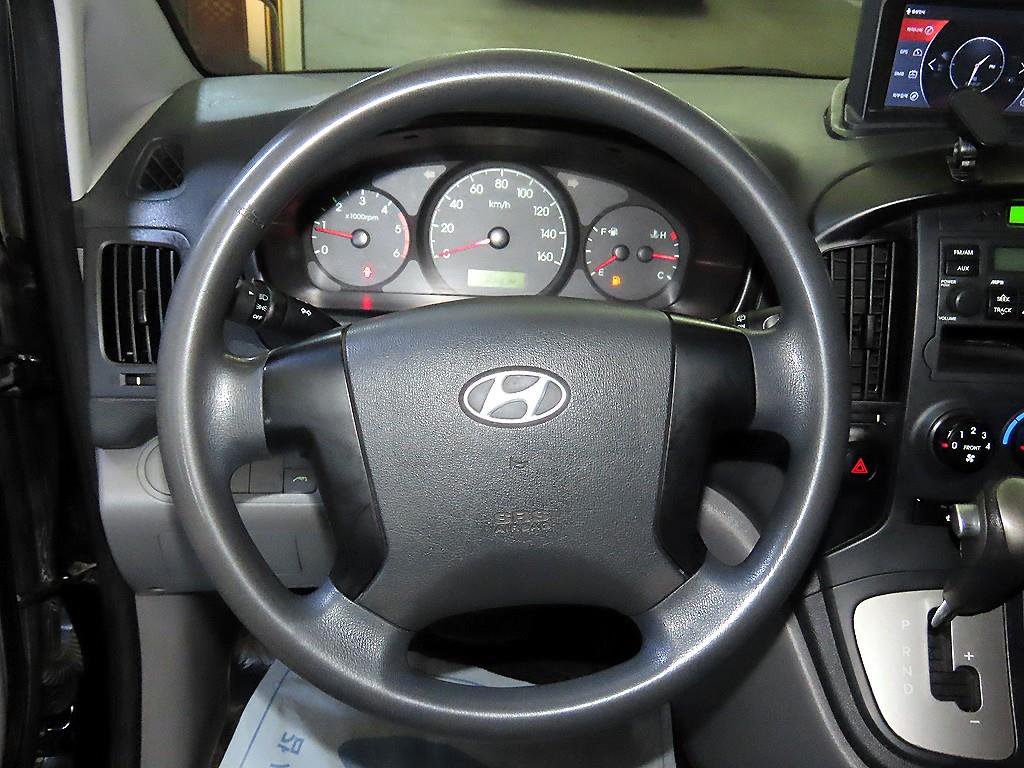 HYUNDAI Starex - Vista 7