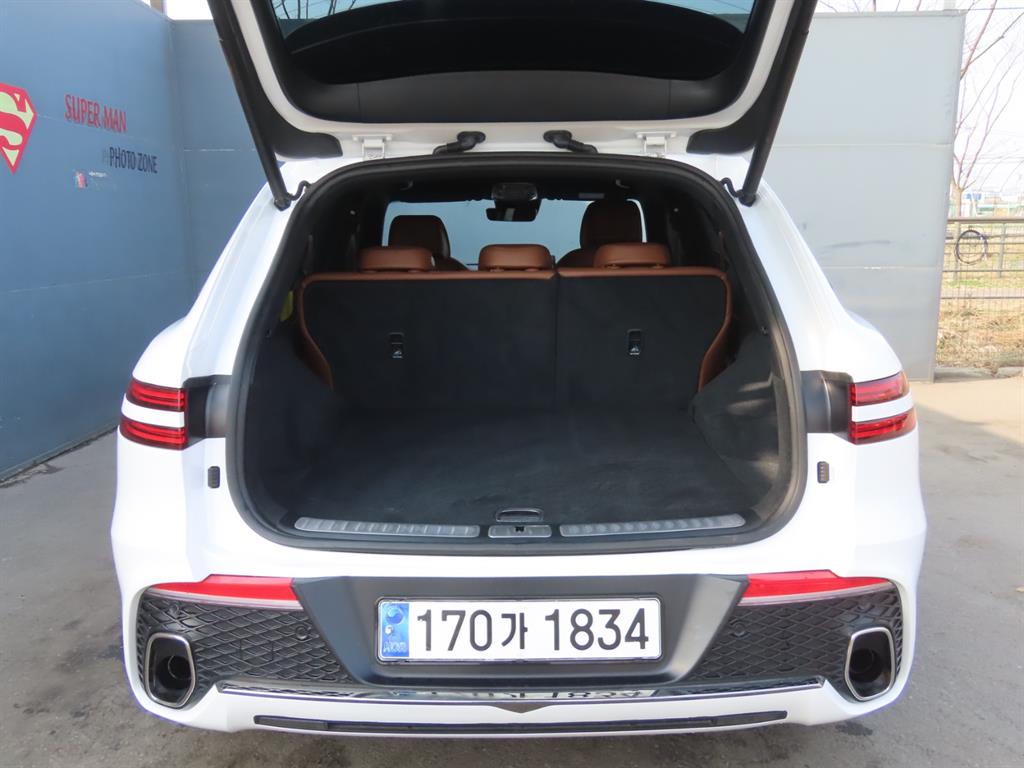 Genesis GV70 - Vista 9