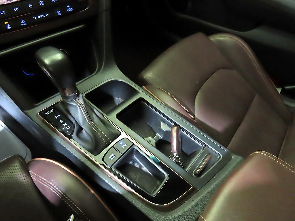 HYUNDAI Sonata - Vista 12