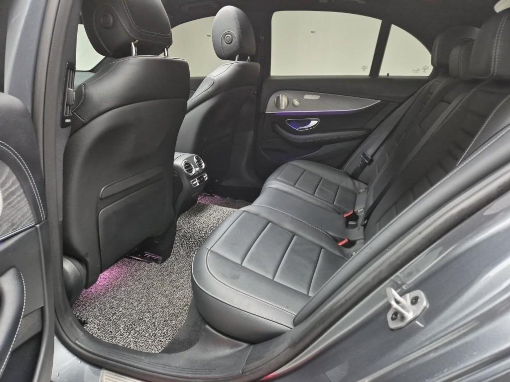 Mercedes Benz E class - Vista 12