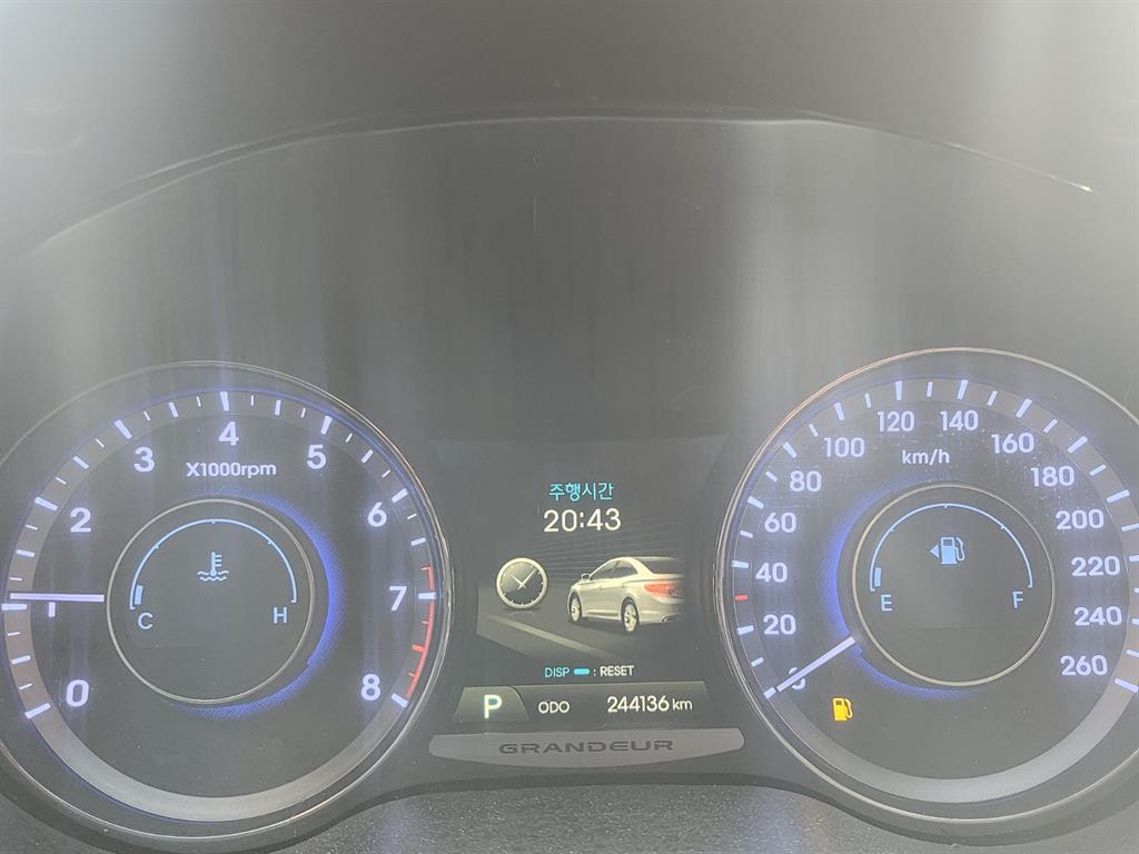 HYUNDAI Grandeur - Vista 5