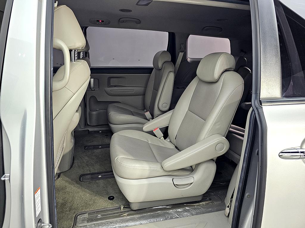 KIA Carnival - Vista 9