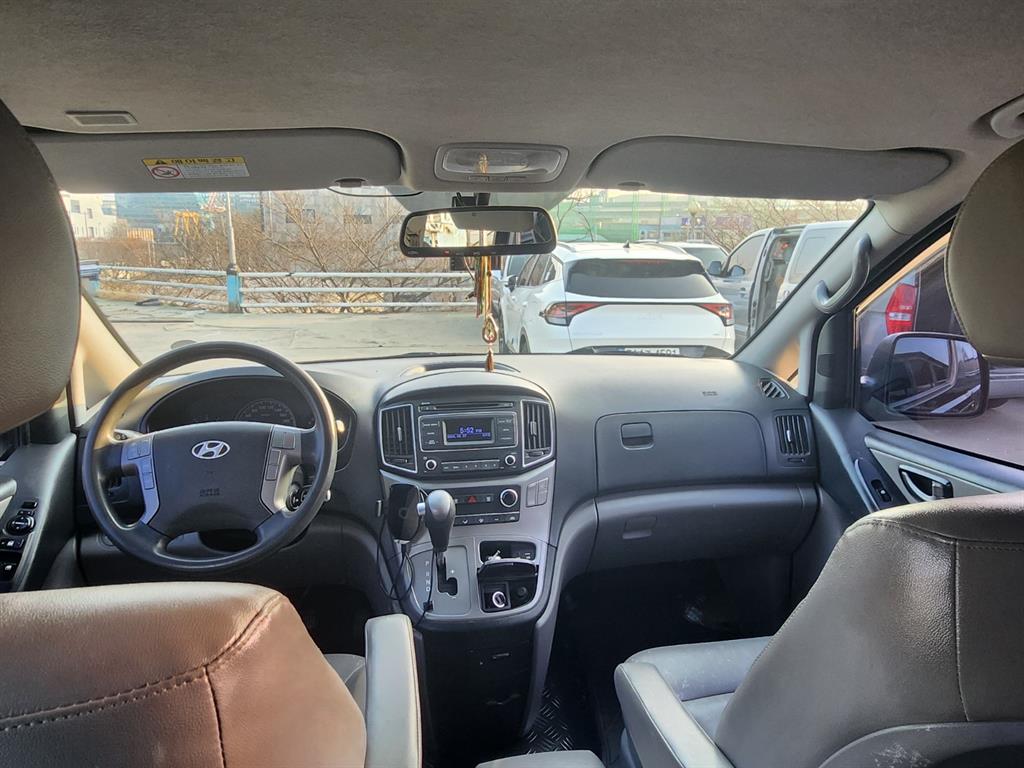 HYUNDAI Starex - Vista 6