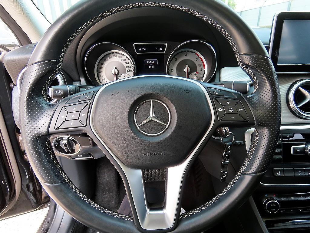 Mercedes Benz GLA Class - Vista 8