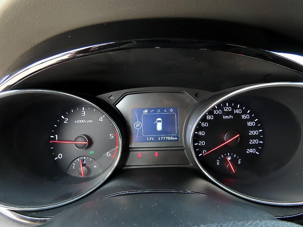 KIA Carnival - Vista 10