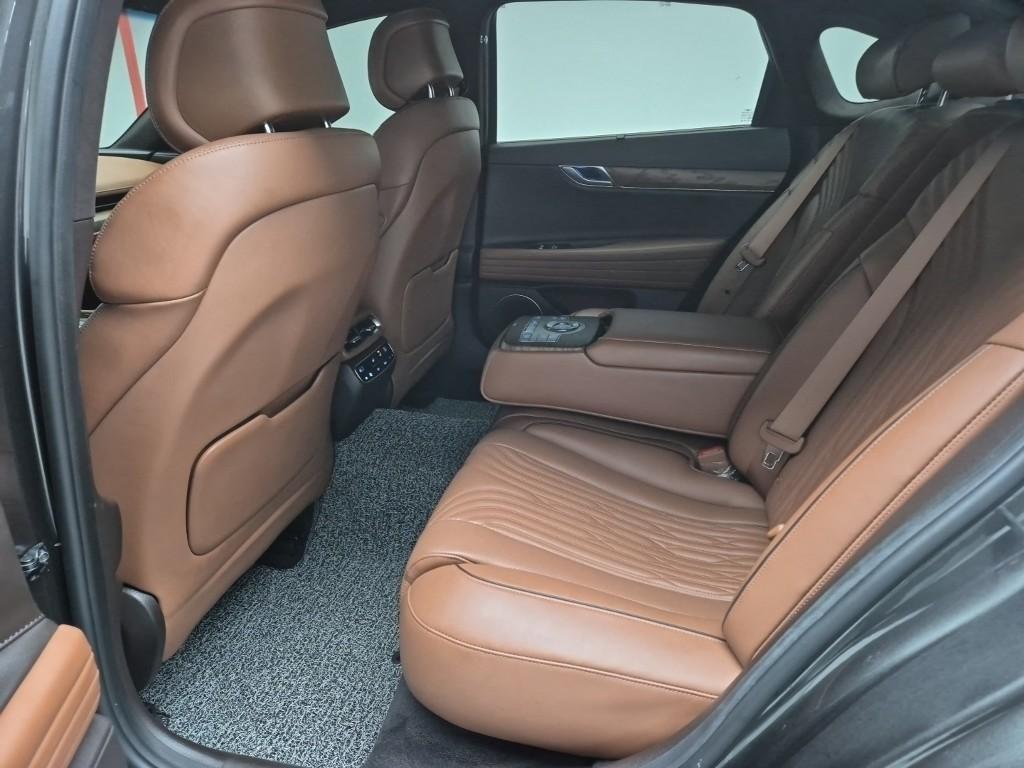 Genesis G80 - Vista 12