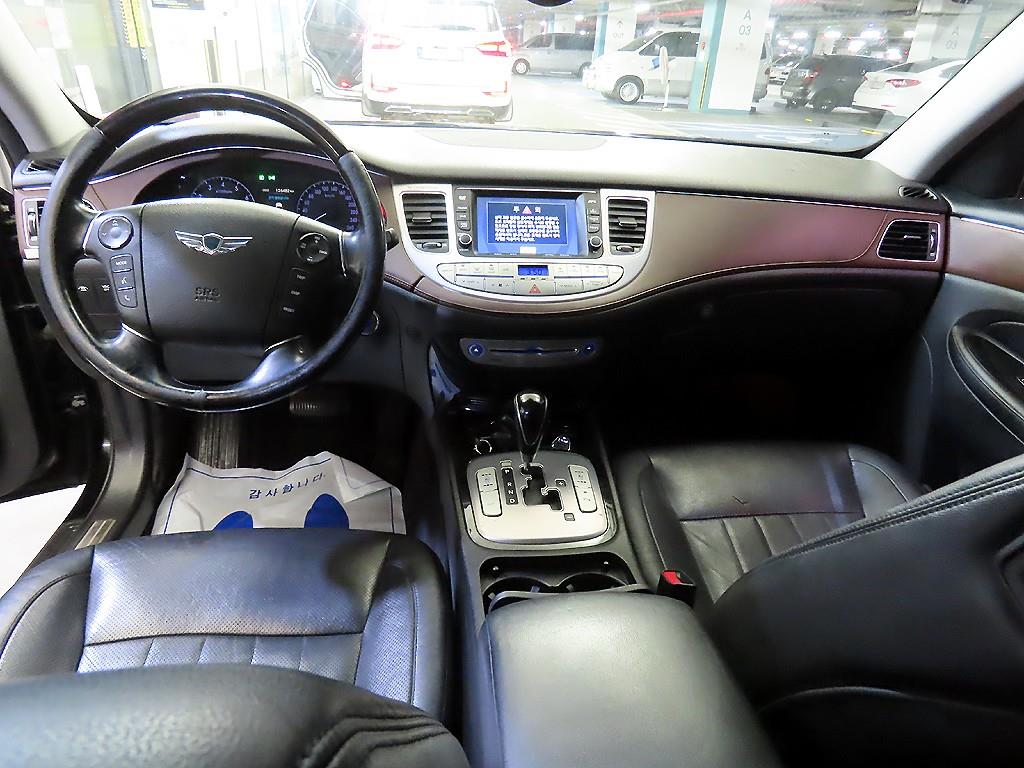 HYUNDAI Genesis - Vista 10