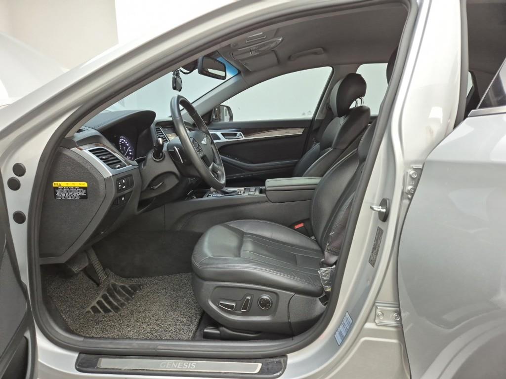 HYUNDAI Genesis - Vista 11