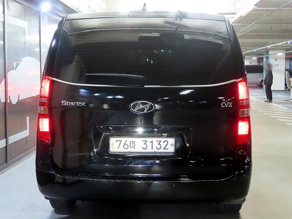 HYUNDAI Starex - Vista 5