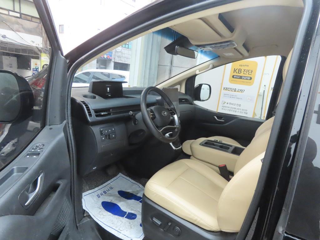 HYUNDAI Staria - Vista 5