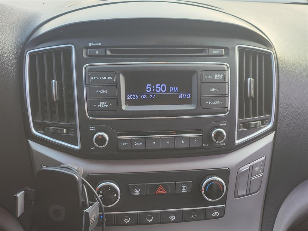 HYUNDAI Starex - Vista 9