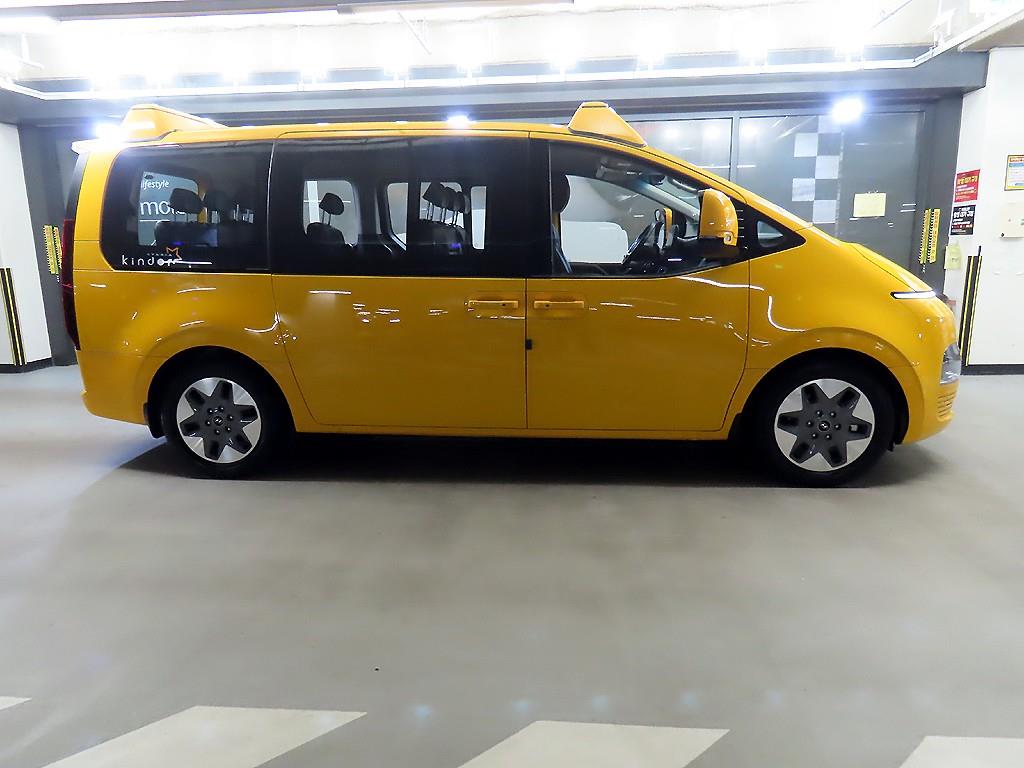 HYUNDAI Staria - Vista 3