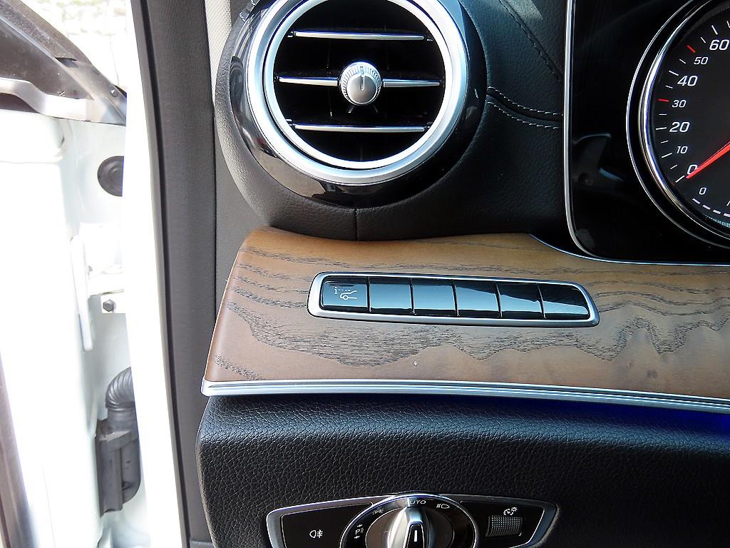 Mercedes Benz E class - Vista 12