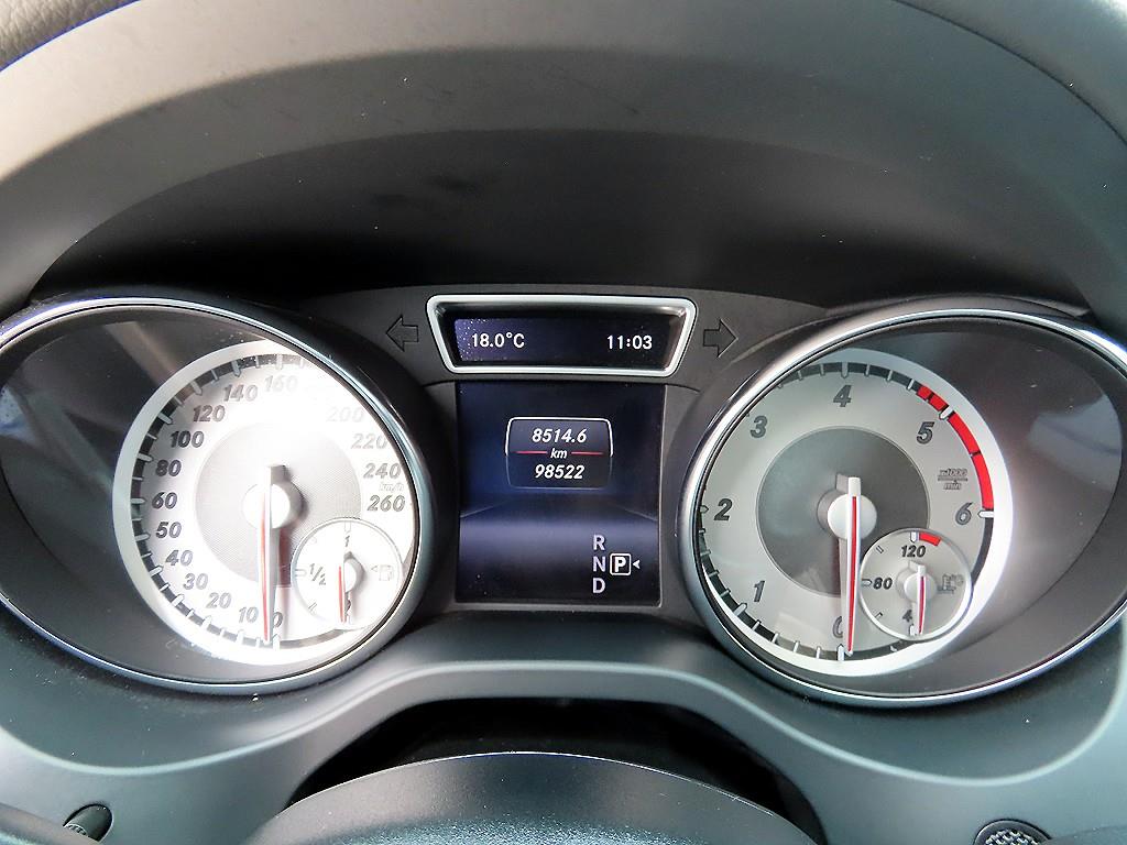 Mercedes Benz GLA Class - Vista 9