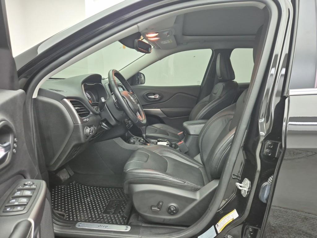 Jeep Cherokee - Vista 11