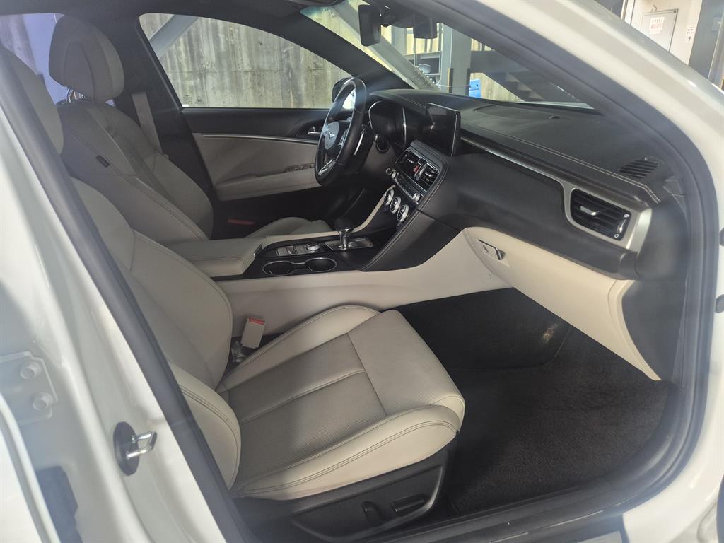 Genesis G70 - Vista 5