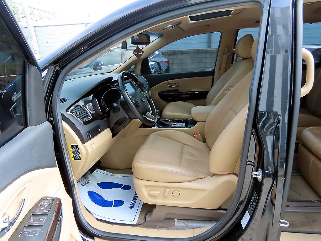 KIA Carnival - Vista 5