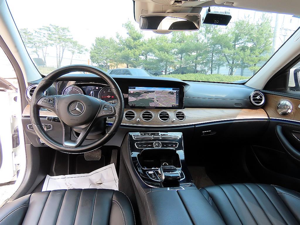 Mercedes Benz E class - Vista 7