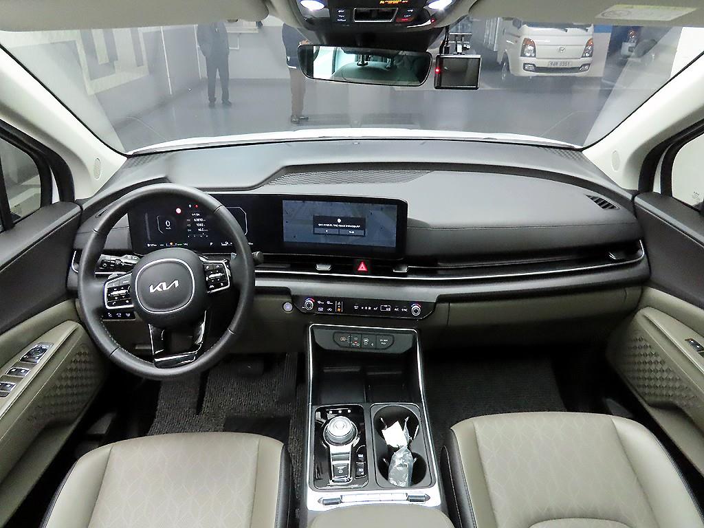 KIA Carnival - Vista 8