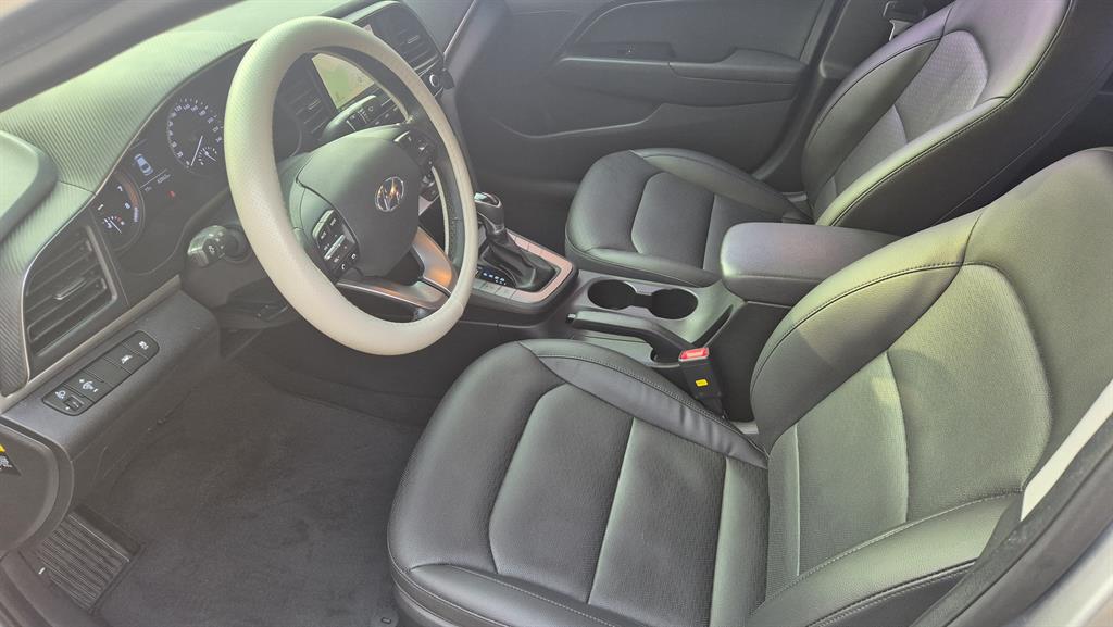 HYUNDAI Avante - Vista 11