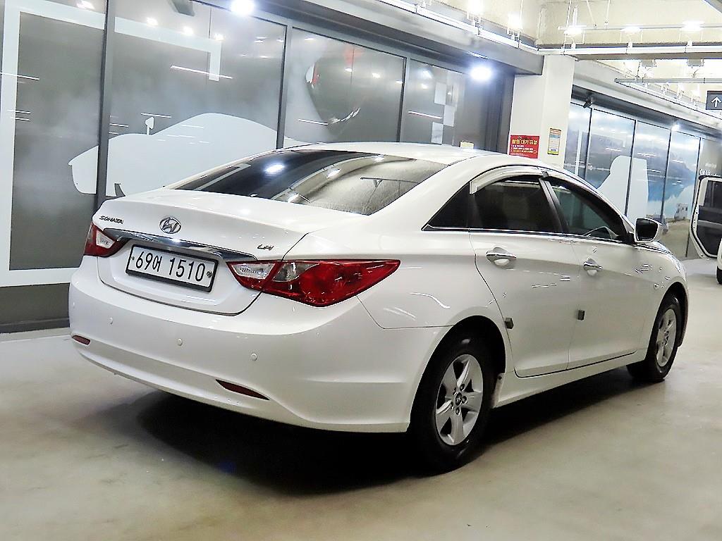 HYUNDAI Sonata - Vista 4