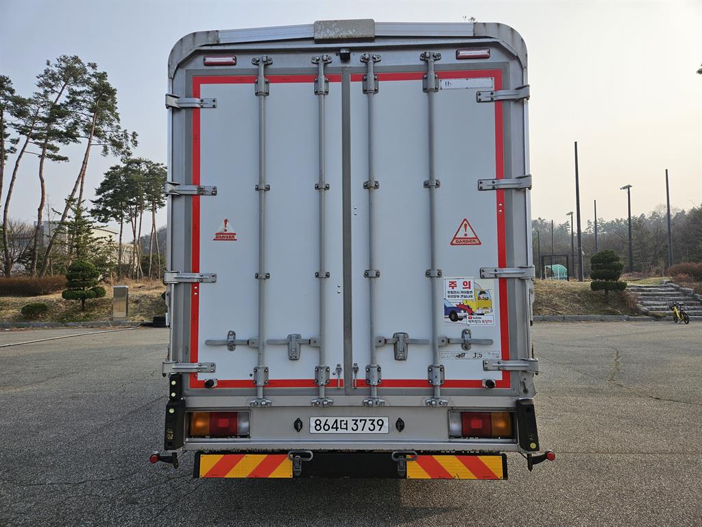 medium and large cargo truck - Vista 4