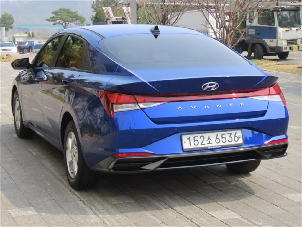 HYUNDAI Avante - Vista 7