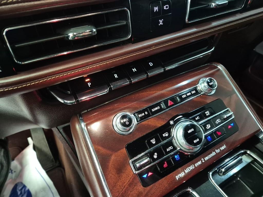 Lincoln Aviator - Vista 8