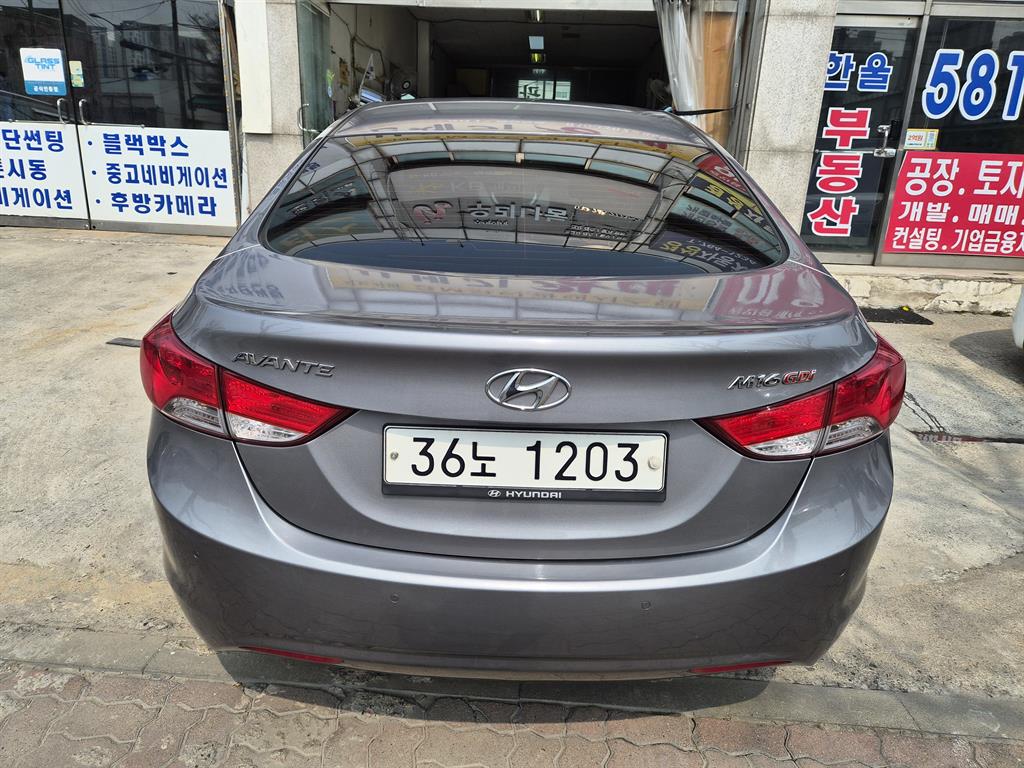 HYUNDAI Avante - Vista 4
