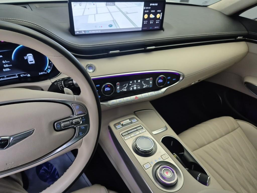 Genesis GV70 - Vista 9