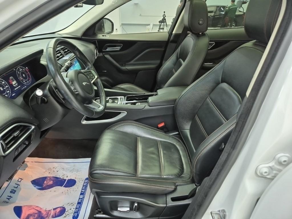 Jaguar F-PACE - Vista 11