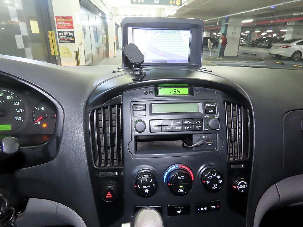 HYUNDAI Starex - Vista 10