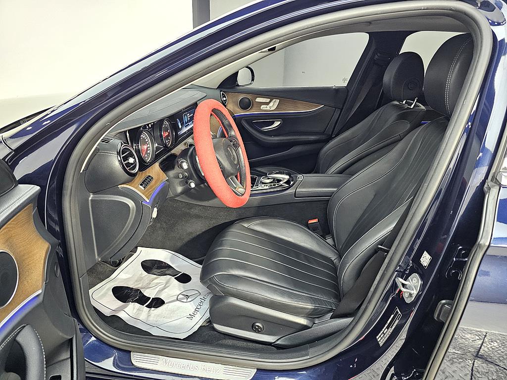 Mercedes Benz E class - Vista 8