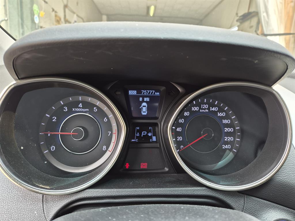 HYUNDAI Avante - Vista 7