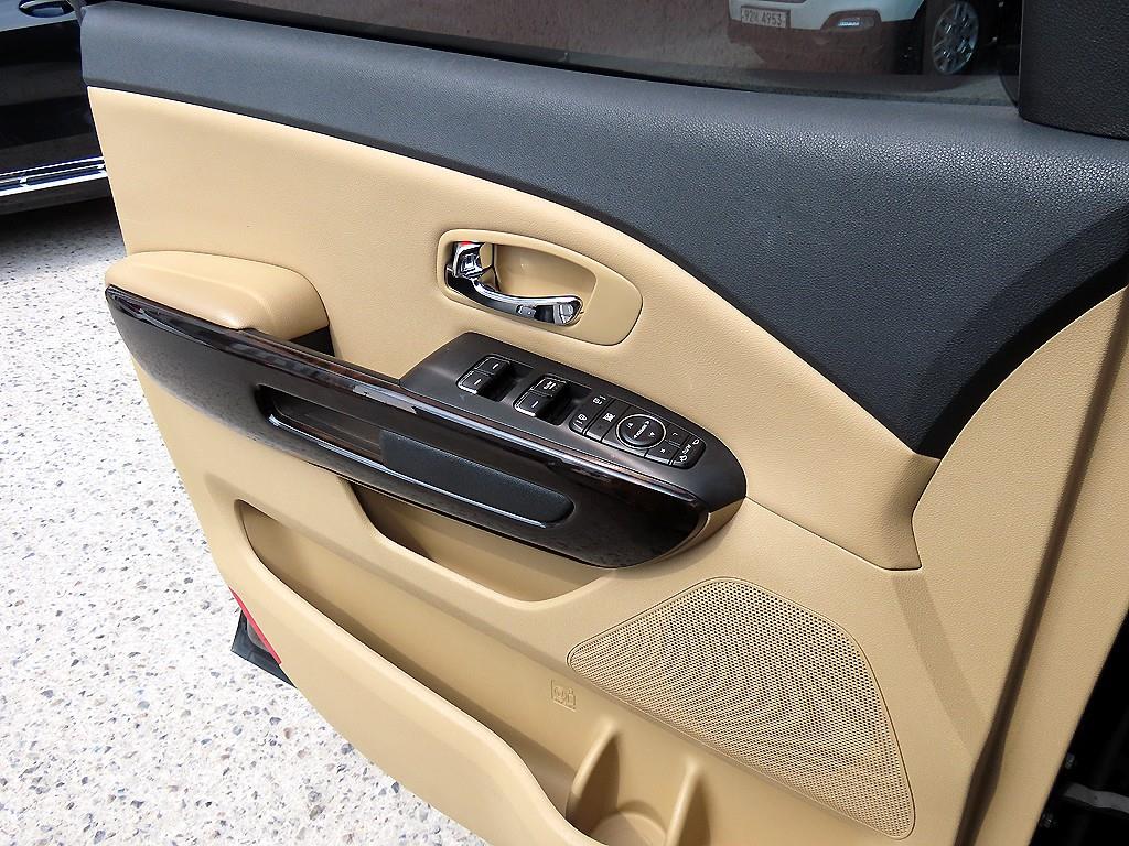 KIA Carnival - Vista 11