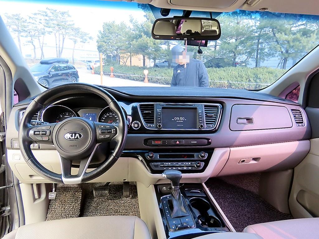 KIA Carnival - Vista 8