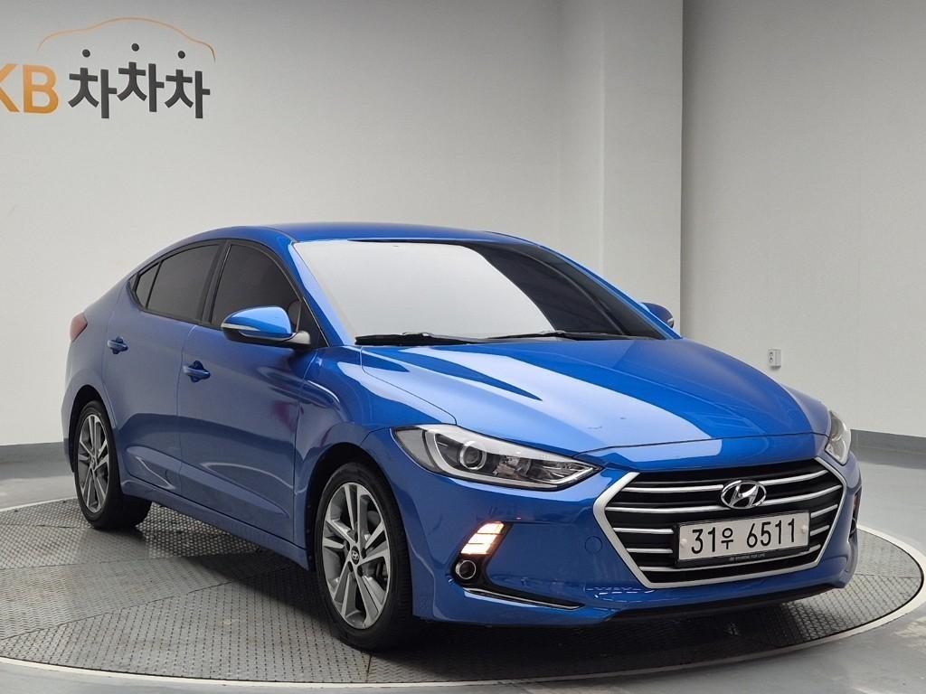 HYUNDAI Avante - Vista 4