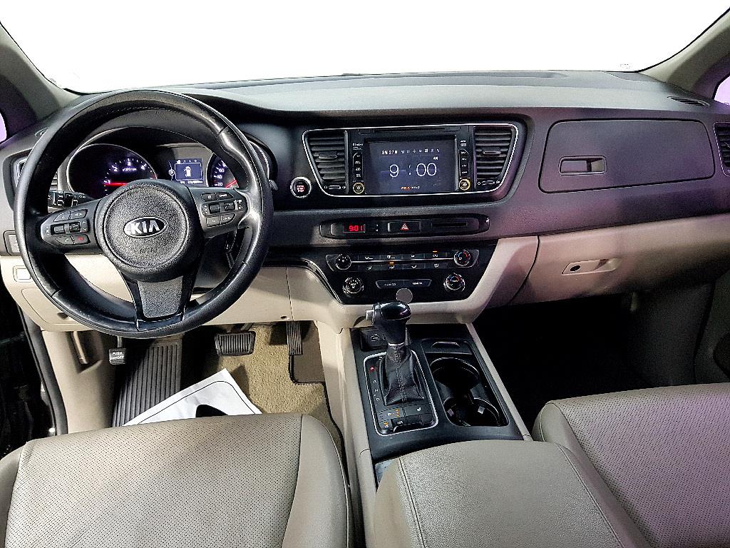 KIA Carnival - Vista 5