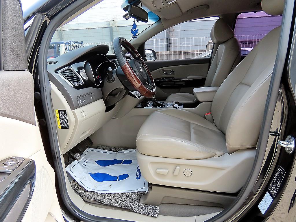 KIA Carnival - Vista 5