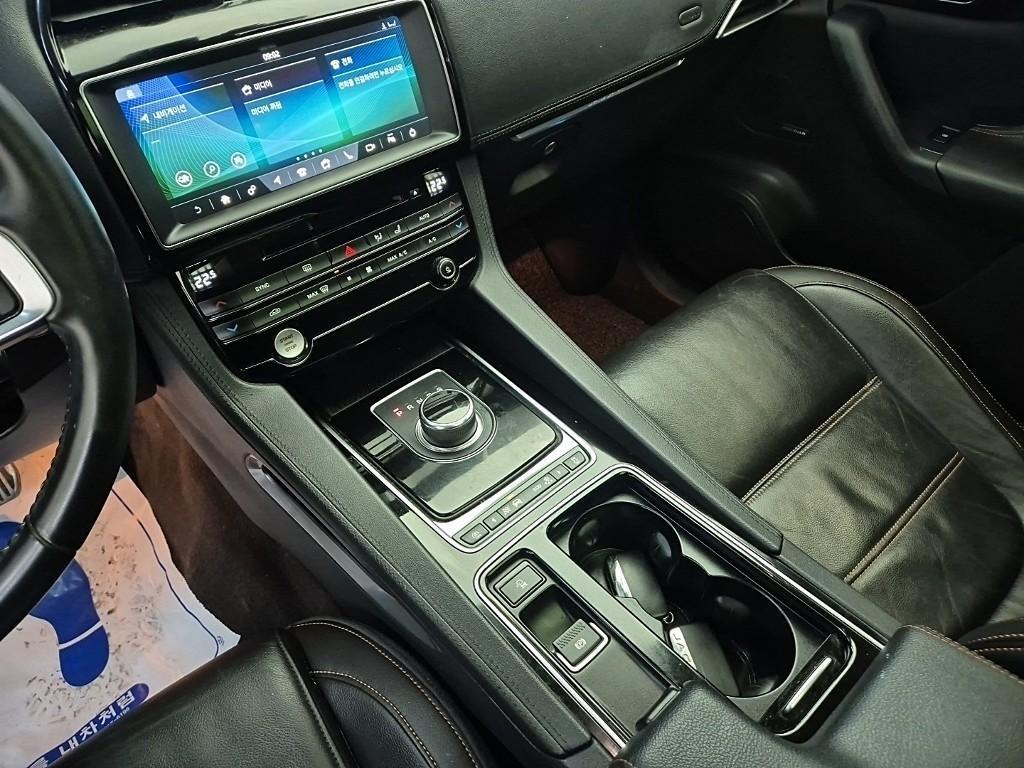 Jaguar F-PACE - Vista 10