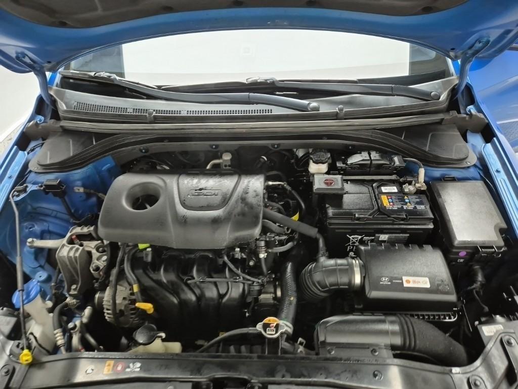 HYUNDAI Avante - Vista 5