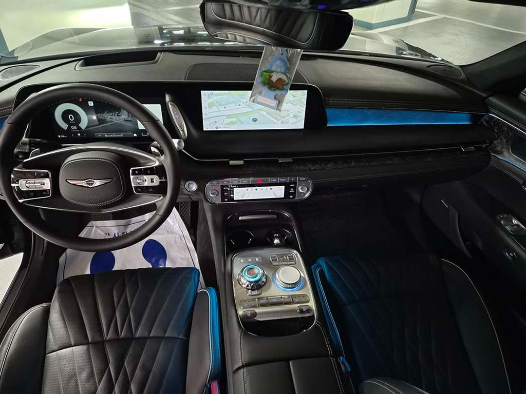 Genesis G90 - Vista 10