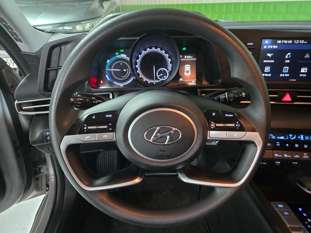 HYUNDAI Avante - Vista 10