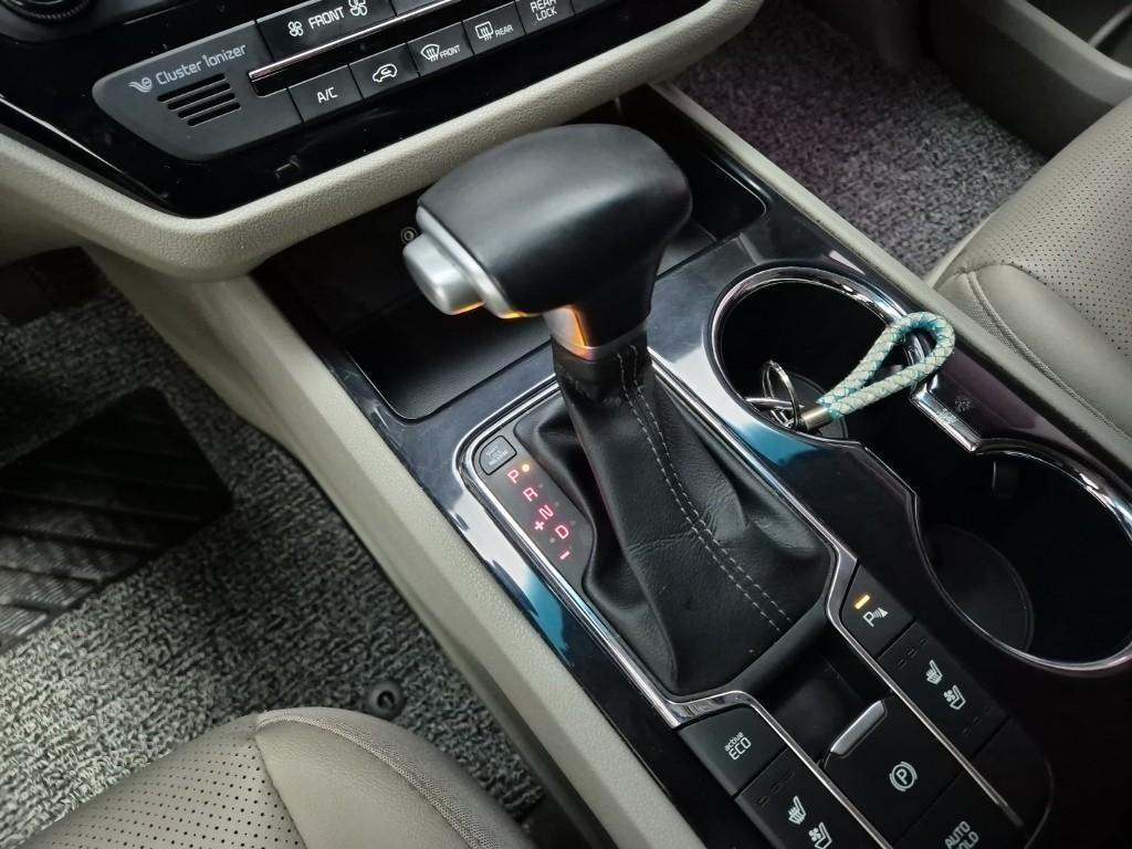 KIA Carnival - Vista 8