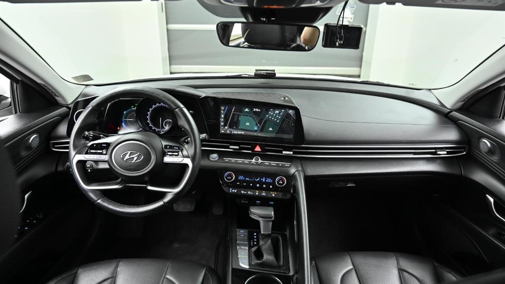 HYUNDAI Avante - Vista 9
