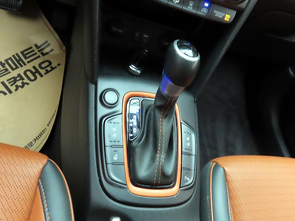 HYUNDAI Kona - Vista 10