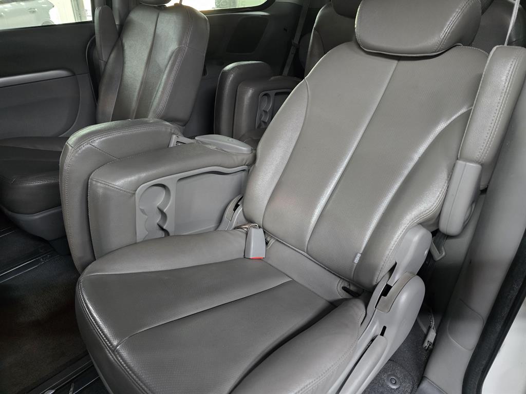 KIA Carnival - Vista 6