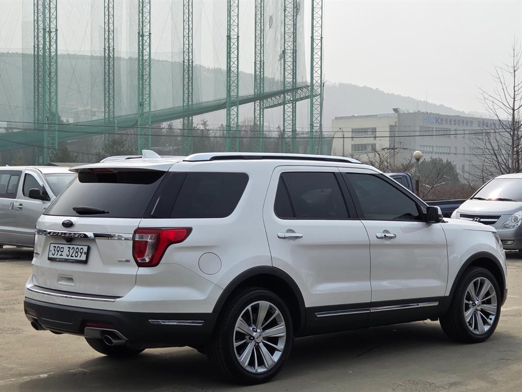 Ford Explorer - Vista 4