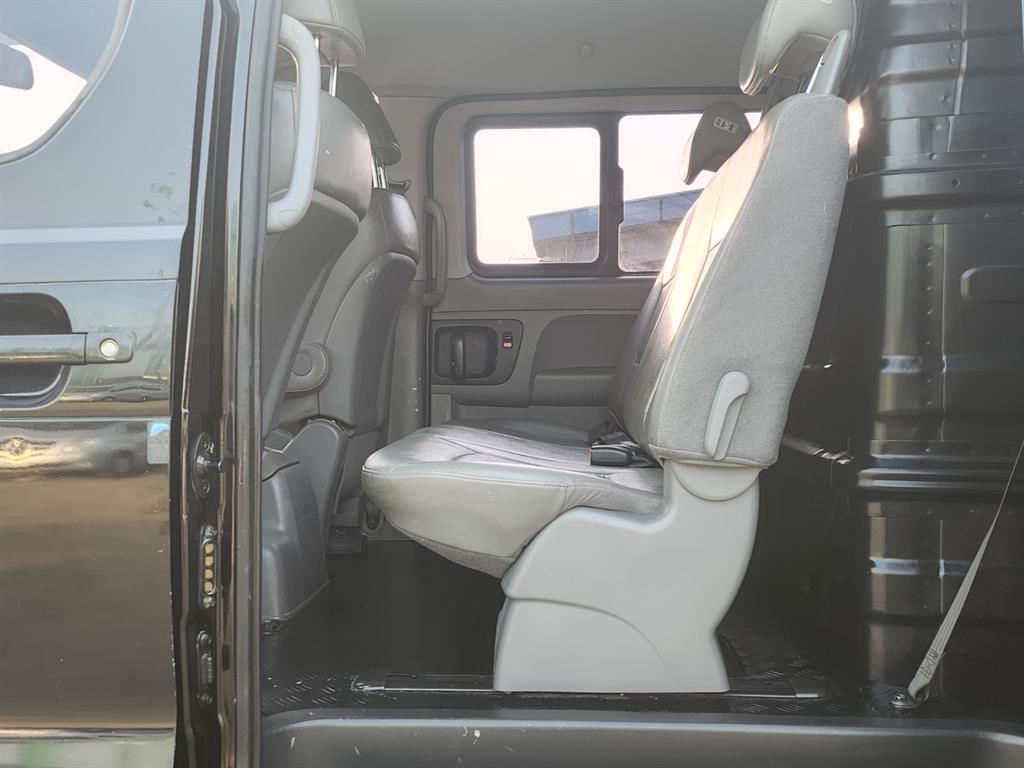 HYUNDAI Starex - Vista 8